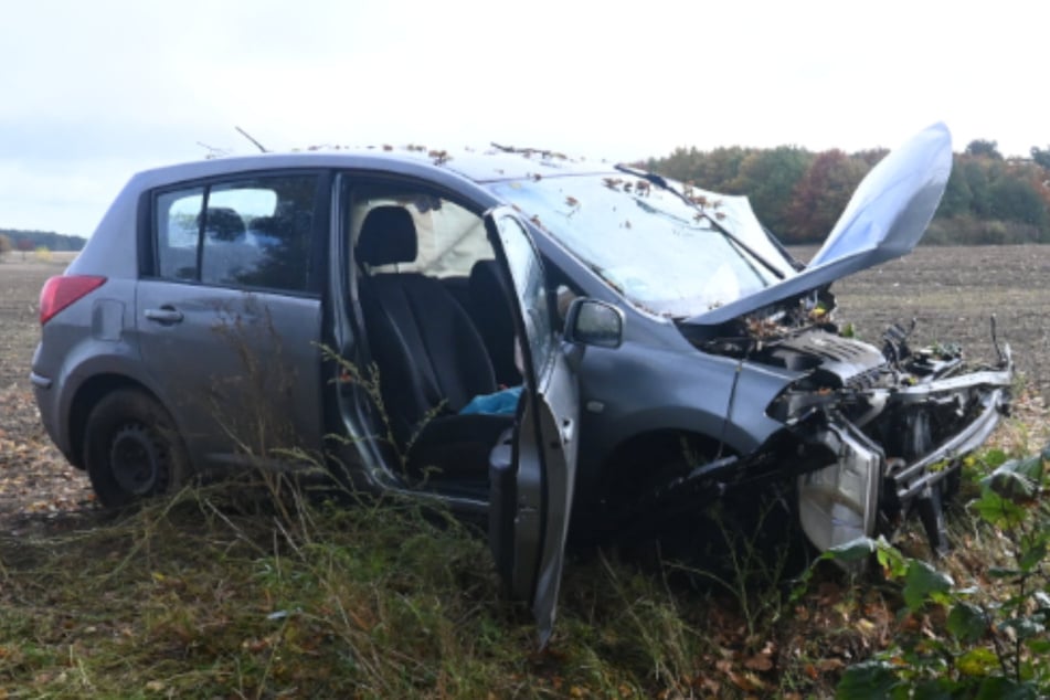 Der Nissan des 84-Jährigen landete in einem Straßengraben.