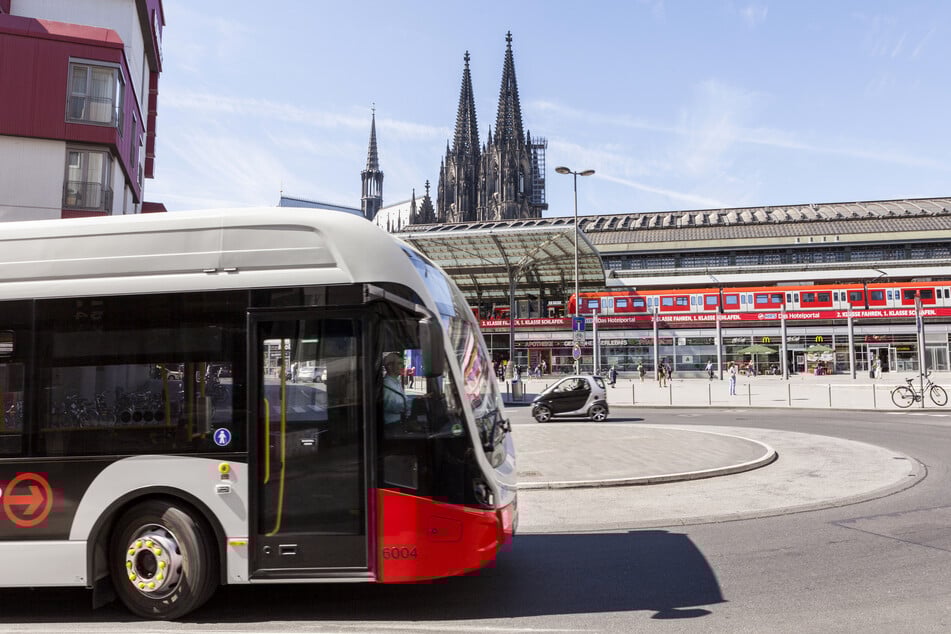 Ein Elektrobus der Kölner Verkehrsbetriebe.