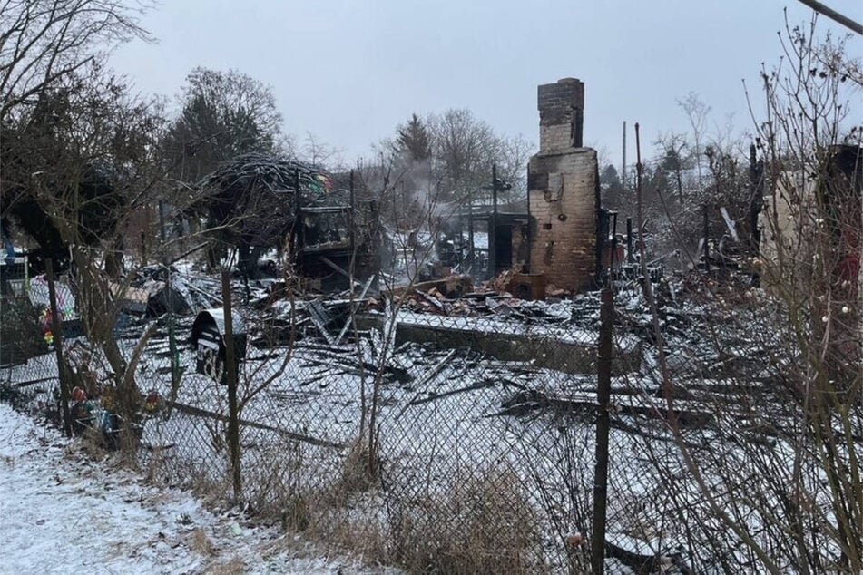 Das Gebäude ist bis auf die Grundmauern abgebrannt.