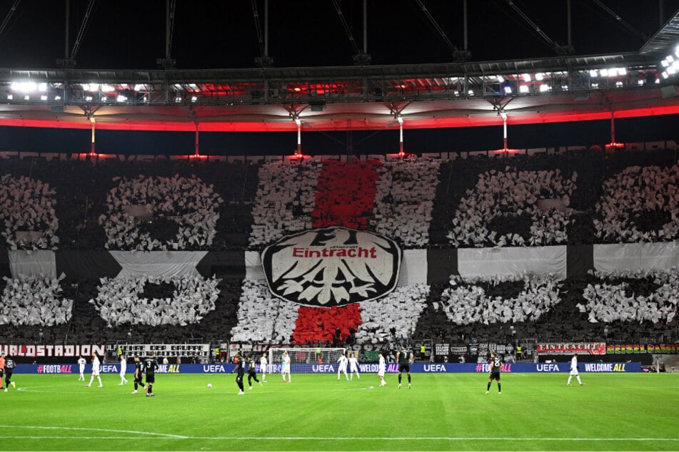 Bis zum Halbzeitpfiff zwischen Eintracht Frankfurt und Ferencvaros Budapest war die Choreo vor Beginn der Europa-League-Partie das einzige große Highlight des Abends.