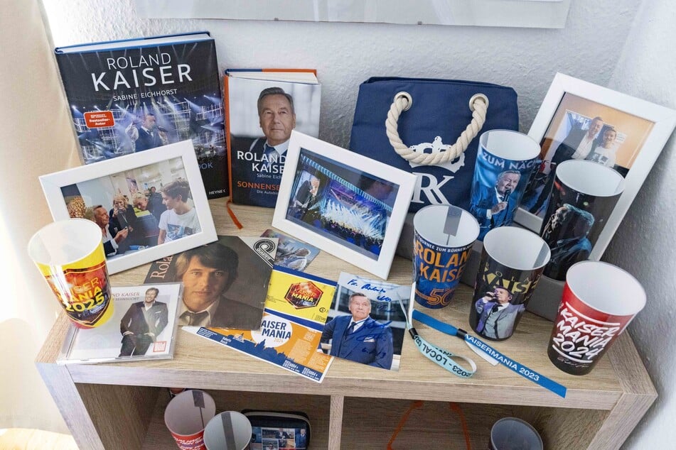 Gymnasiast Roberto hat auch einen Schrein mit verschiedenen Fan-Artikeln des Schlagersängers.