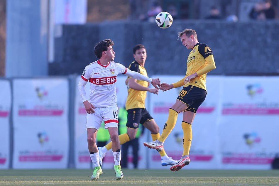 Lukas Boeder (27, r.) am Samstag beim Spiel gegen die Zweite aus Stuttgart. Beim Tor zum 0:1 hing der Innenverteidiger mit drin. Er verlor leichtfertig den Ball.