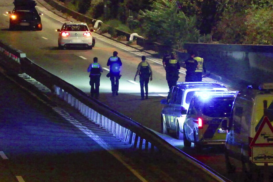 Die Polizei sperrte den Rheinalleetunnel für die Dauer der Unfallaufnahme.