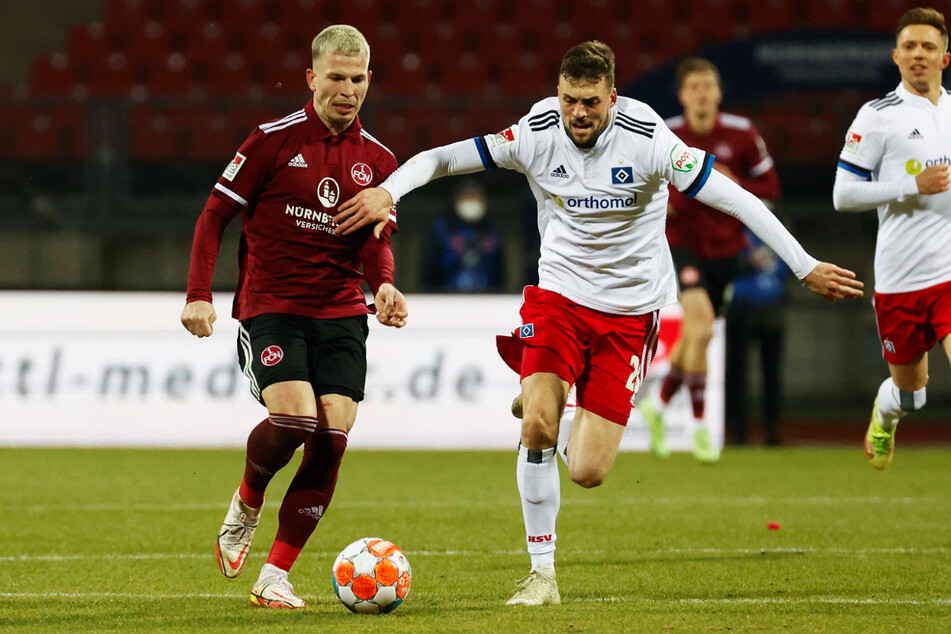 Sechser Jonas Meffert (28, r.) fehlte dem HSV im Traditionsduell beim 1. FC Kaiserslautern an allen Ecken und Enden.