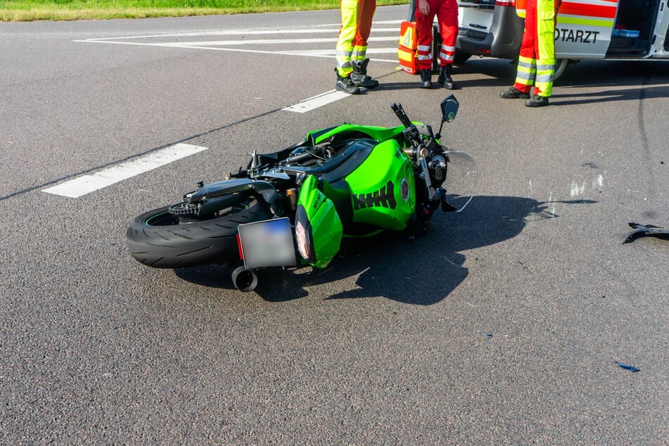 Bei dem Unfall wurde der beteiligte Motorradfahrer schwer verletzt.