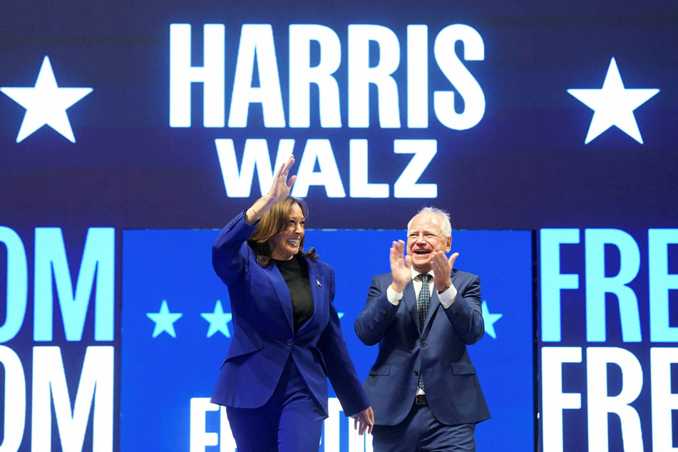 Democratic presidential nominee Kamala Harris (l.) and her running mate Tim Walz hold a campaign rally in Milwaukee, Wisconsin, on August 20, 2024.