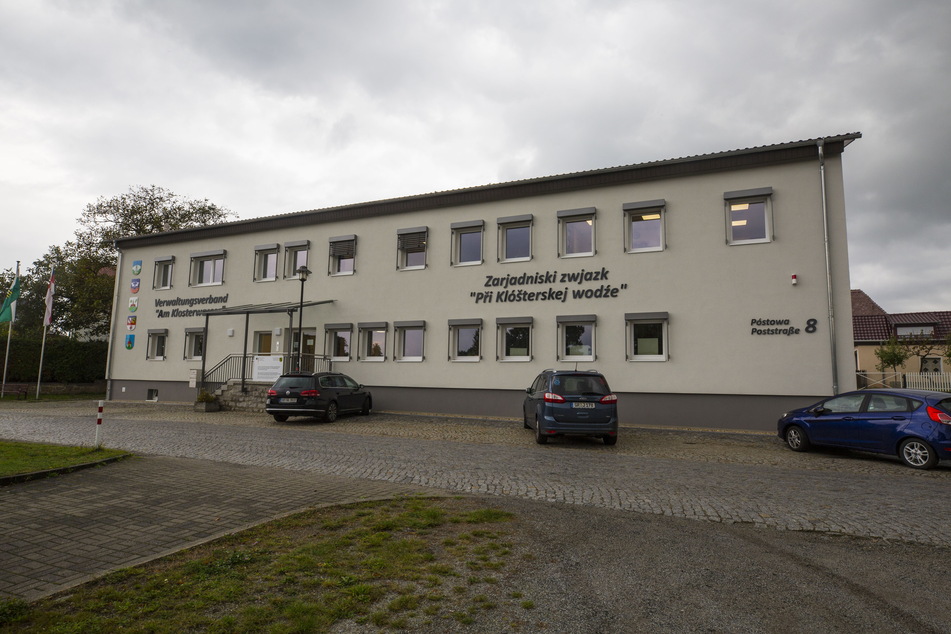 Im Sitz des Verwaltungsverbands "Am Klosterwasser" in Panschwitz-Kuckau wurden die Briefwahlstimmen ausgezählt.