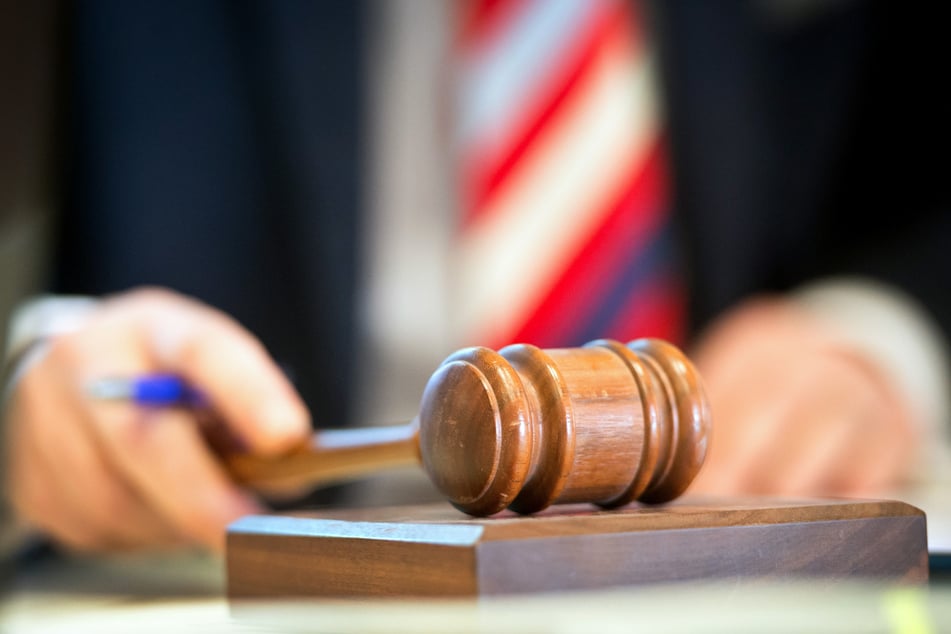 Sollte das Flugzeug tatsächlich gepfändet sein, könnte es im Extremfall sogar versteigert werden. (Symbolbild)