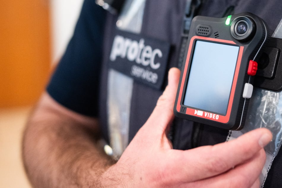 Leipzig: Bei Fahrkartenprüfungen: LVB testen den Einsatz von Bodycams