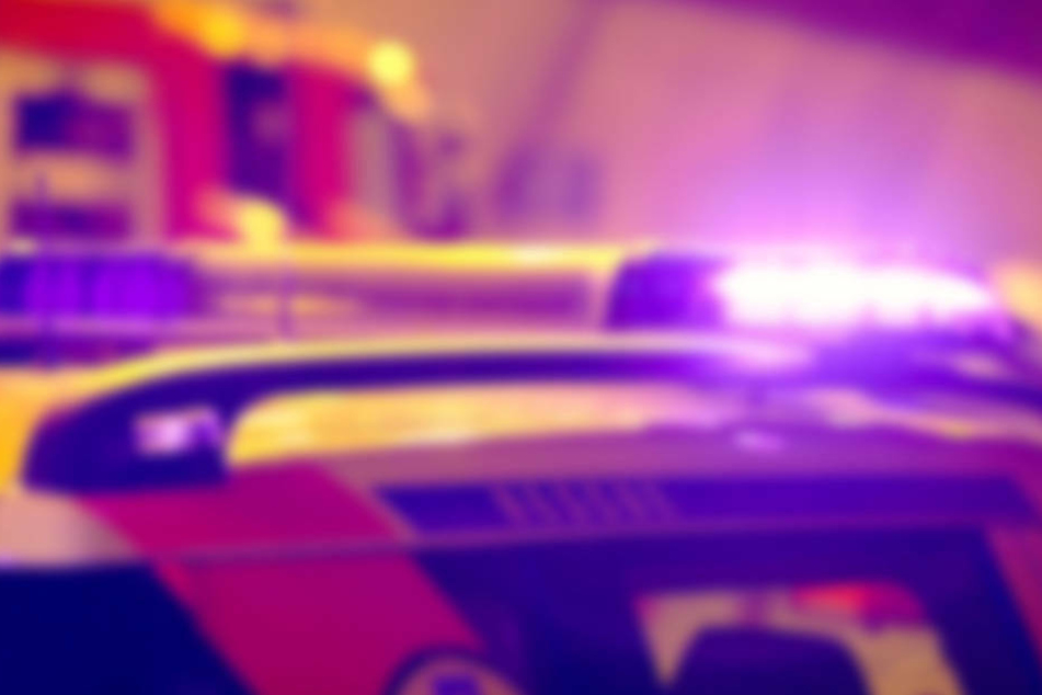 Nach einer ersten Versorgung durch den anwesenden Notarzt wurde der 52-Jährige dann mit lebensgefährlichen Verletzungen in ein Kasseler Krankenhaus gebracht (Symbolbild).