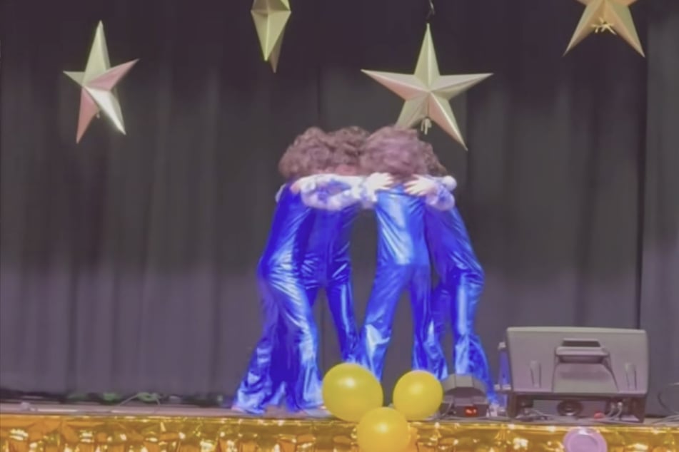 Wie Sydney gegenüber PEOPLE erklärte, suchten sich die vier Jungs ihr Outfit selbst aus.