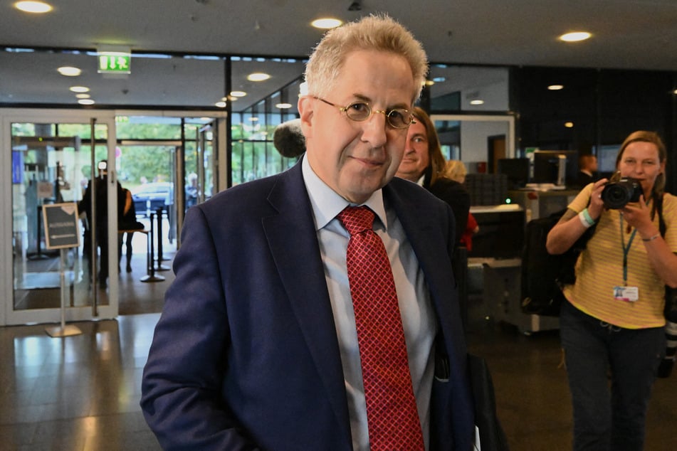 Ex-Verfassungsschutzchef Hans-Georg Maaßen (63) war bei der Anhörung zu einem möglichen AfD-Verbotsverfahren im Thüringer Landtag geladen.