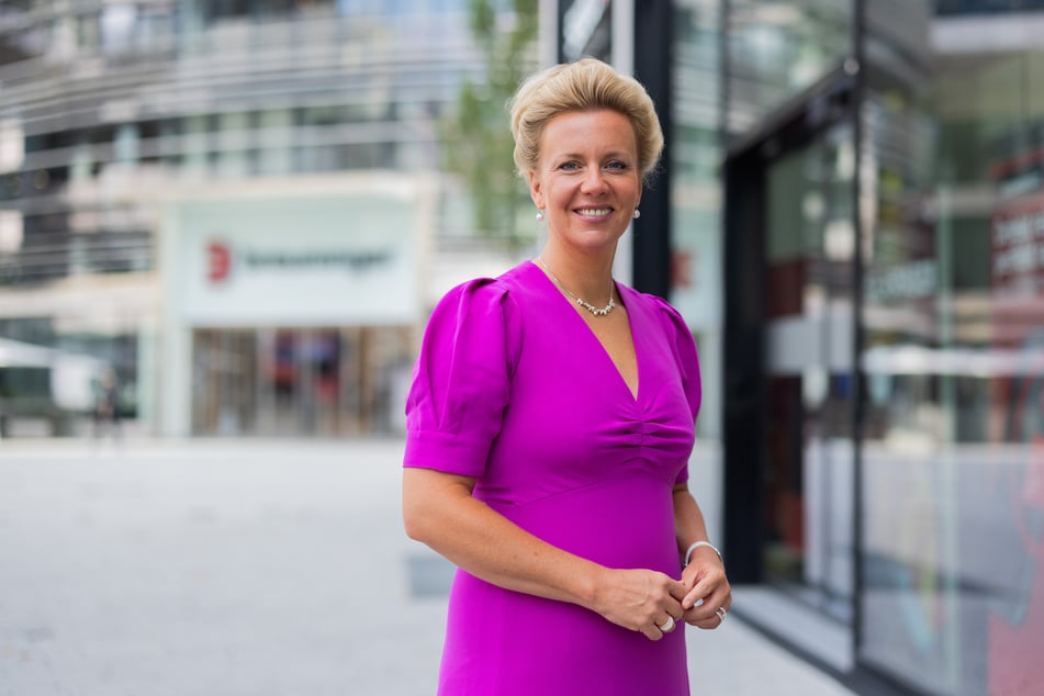 NRW-Wissenschaftsministerin Ina Brandes (48, CDU) fordert, dass Know-how von Wissenschaftlerinnen noch besser zu nutzen.