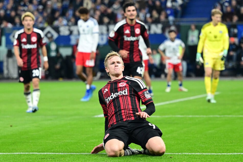 SGE-Stürmer Jonathan Burkardt jubelt über seinen vorentscheidenden Treffer zum 2:0.