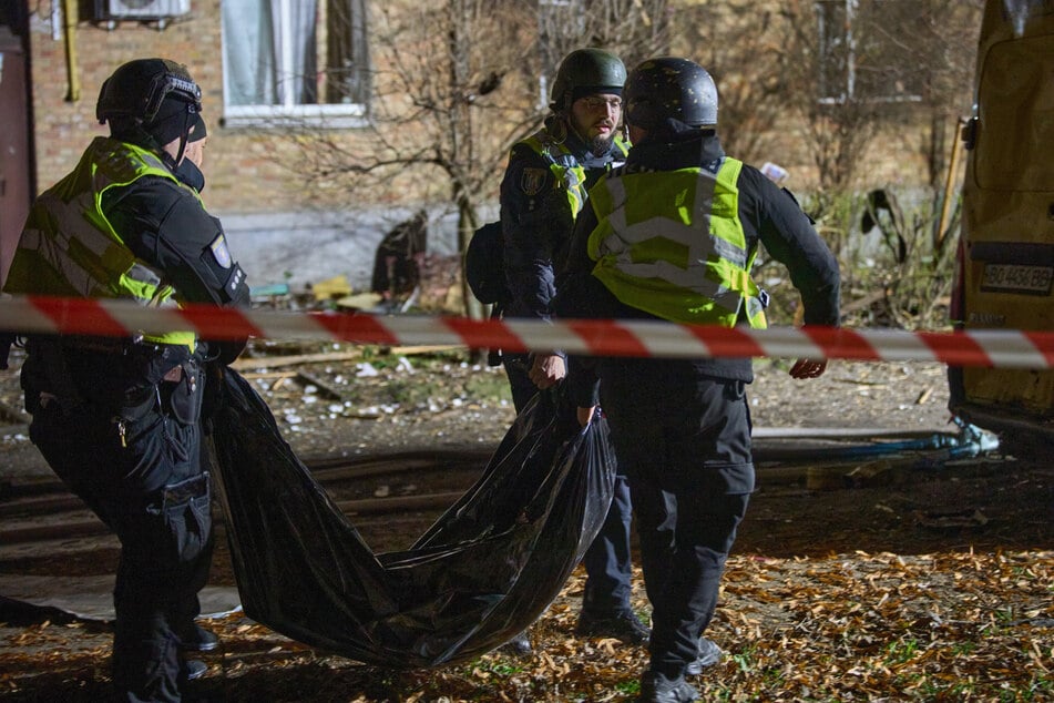 Mindestens eine Person verlor bei den nächtlichen Attacken ihr Leben.