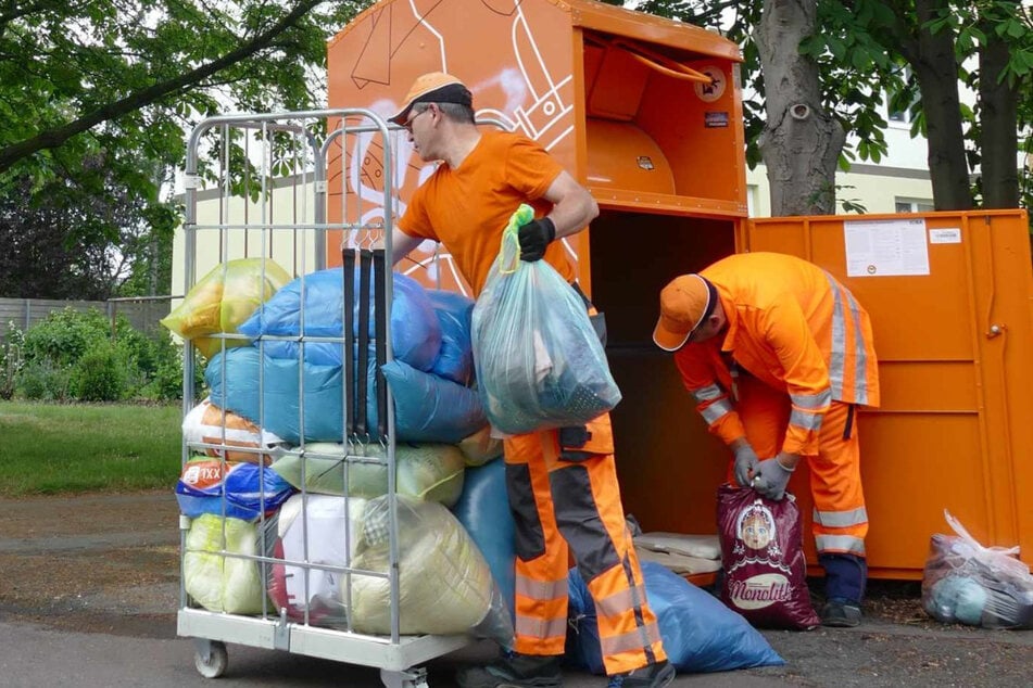 Jede Woche werden die städtischen Behälter geleert. Für ihre Touren brauchen die Mitarbeitenden inzwischen immer länger.