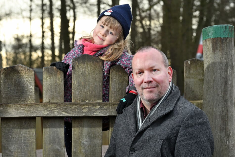 Christian Schweiger (52, parteilos) mit Tochter Sonja (5).