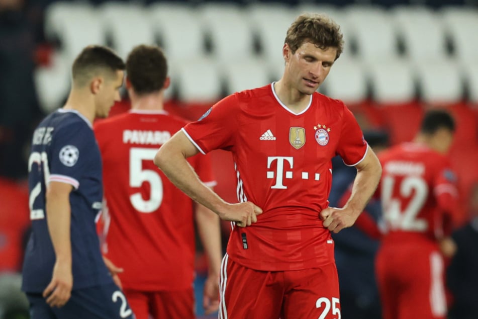 Der CL-Traum ist geplatzt: enttäuscht geht Thomas Müller (31) nach dem Ausscheiden aus der Königsklasse vom Platz.