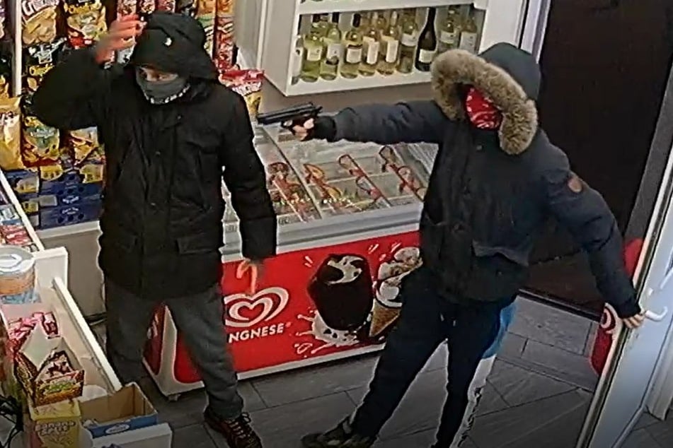 Überfall auf Kiosk in Eschersheim: Polizei sucht diese Männer