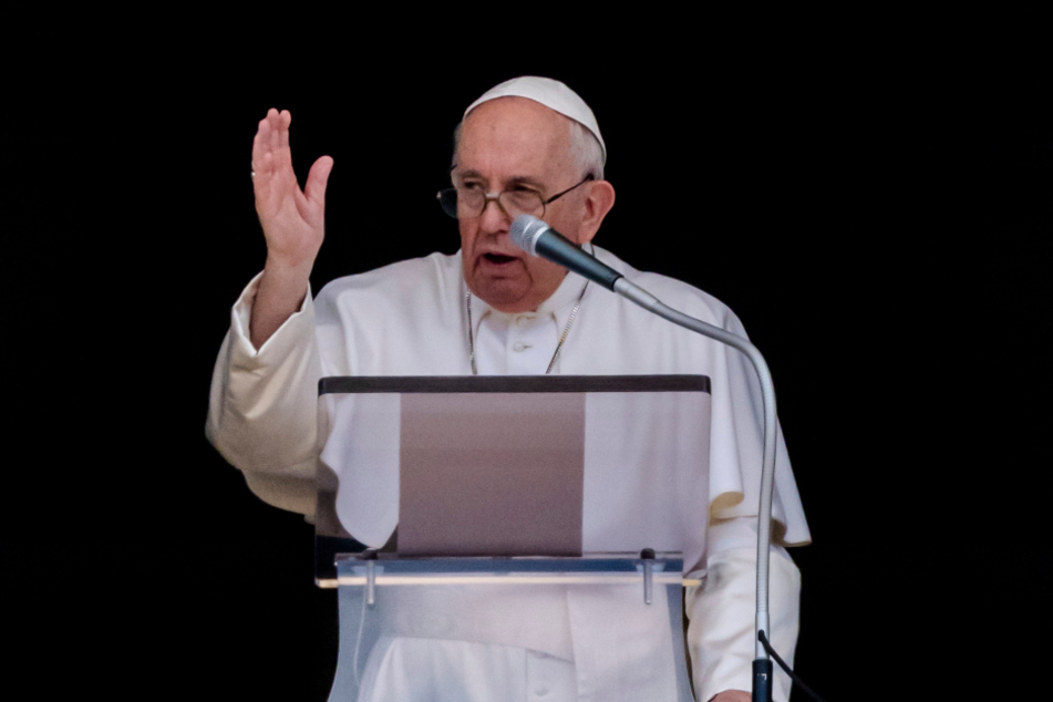 Papst Franziskus (85) hat erneut ein Ende des Krieges in der Ukraine gefordert.