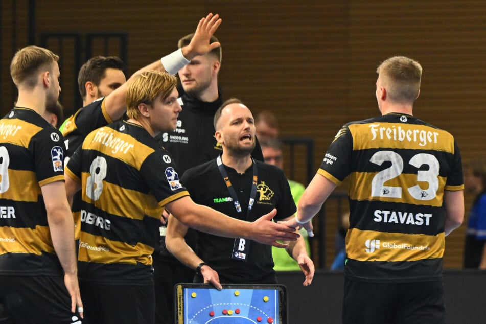 Die Mannschaft setzte genau das um, was Trainer Andre Haber (M) gefordert hatte.