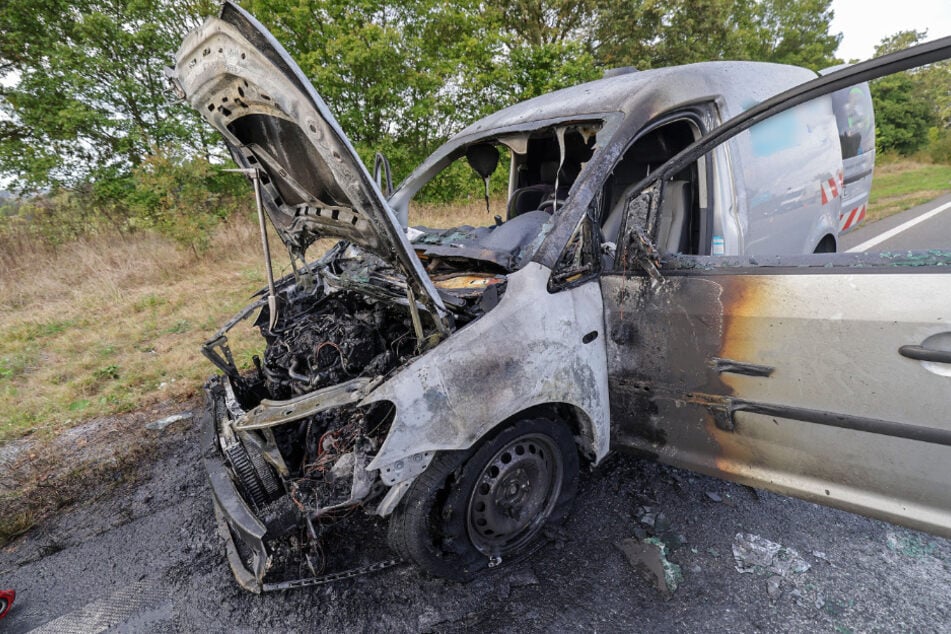 Der Motorraum stand komplett in Flammen.