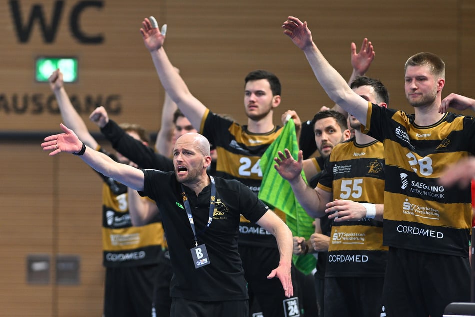 André Haber (39, l.) und seine Jungs wollen sich nicht nur vernünftig verabschieden, sie brennen auch auf die letzten drei Spiele der Saison.