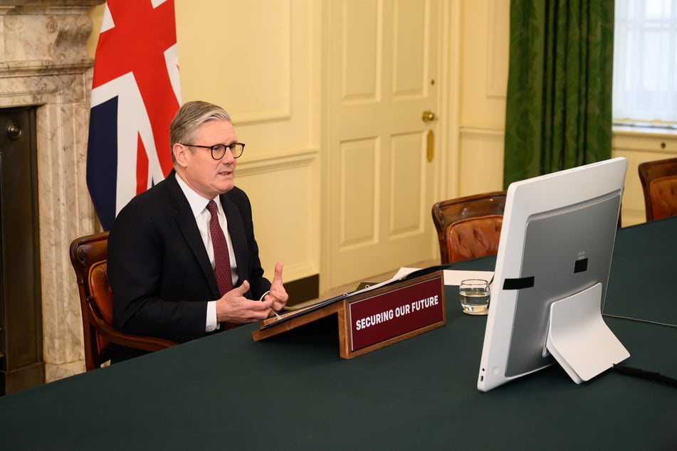 Premierminister Sir Keir Starmer (62) führt in der Downing Street eine Videokonferenz mit führenden internationalen Politikern durch, um die Unterstützung für die Ukraine zu besprechen.