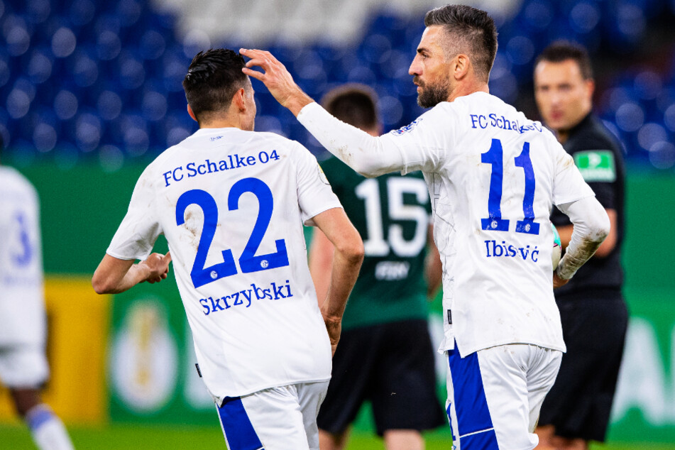 Vedad Ibisevic (r.) bejubelt sein 1:1-Ausgleichstor.