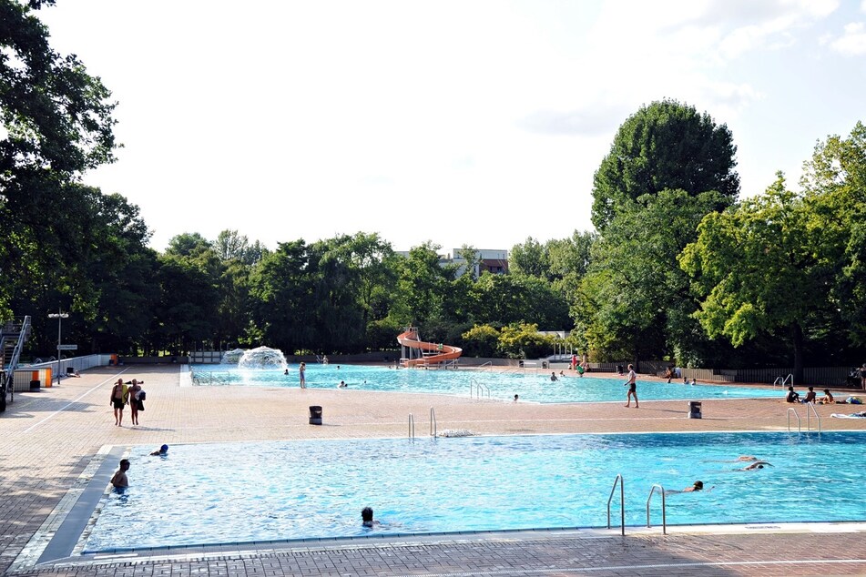 Wer in Berlin-Kreuzberg baden möchte, geht ins Prinzenbad.