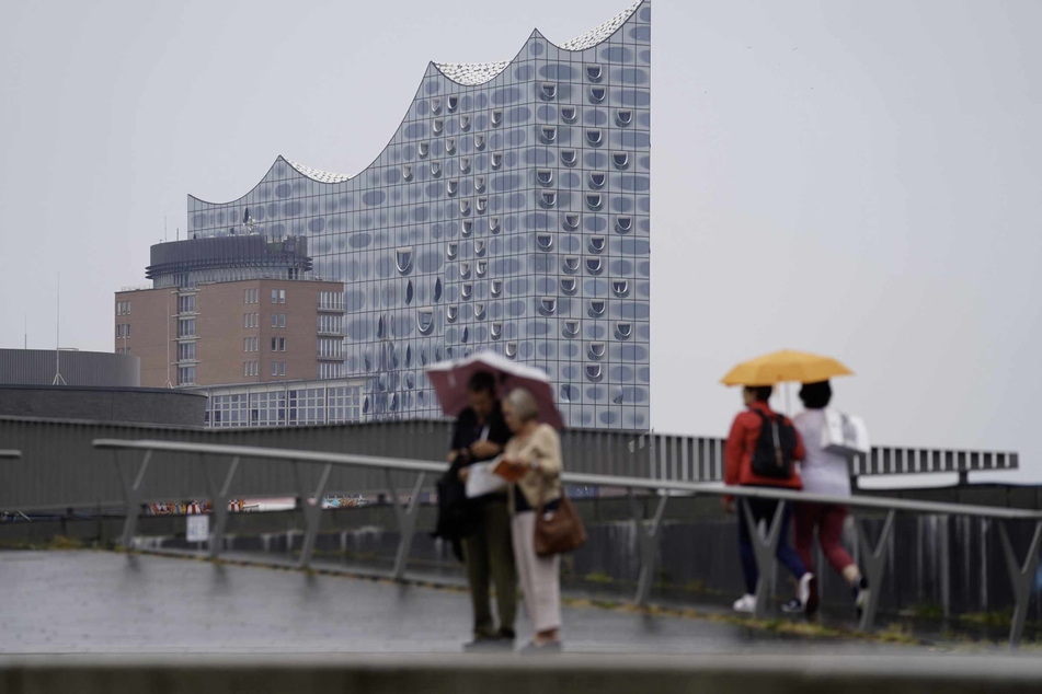 Sturmflut an der Nordsee-Küste, heftige Regenfälle im Norden