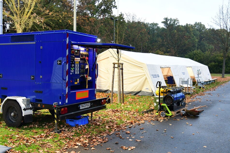 Das THW unterstützt mit Technik und Logistik.