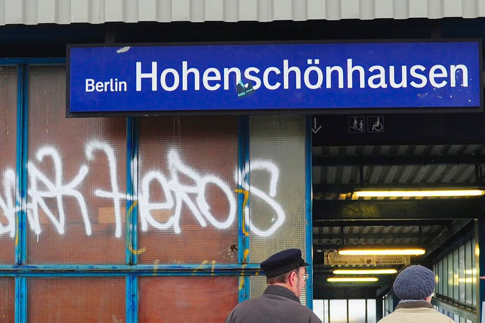 Der Unfall hat sich auf der Falkenberger Chaussee auf Höhe des S-Bahnhofs Hohenschönhausen ereignet. (Archivfoto)