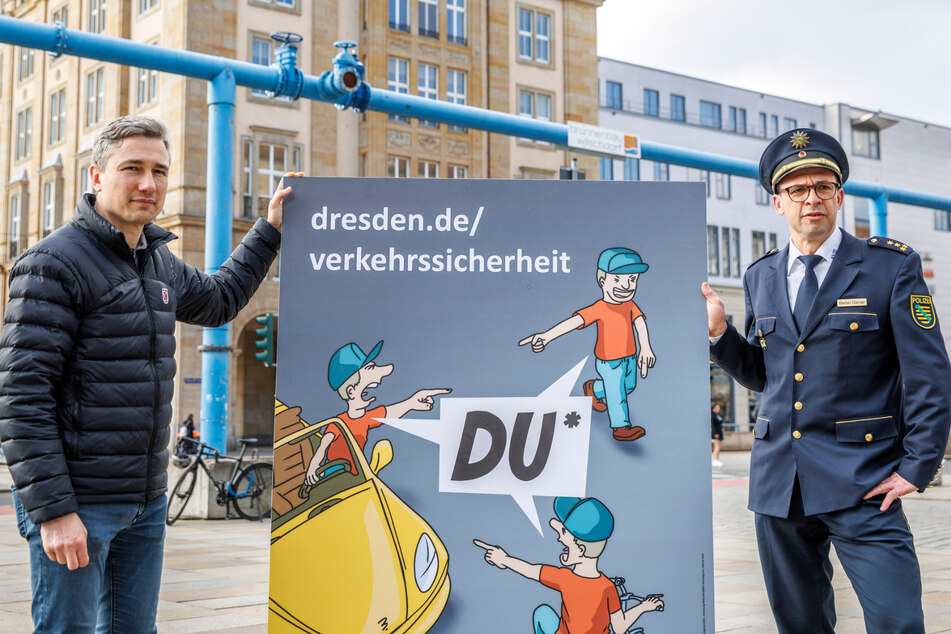 Verkehrsbürgermeister Stephan Kühn (44, Grüne, l.) und Leitender Polizeidirektor Stefan Dörner (46) stellten die Plakatkampagne vor.