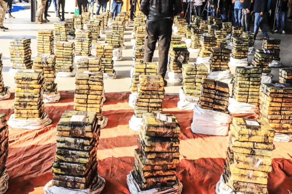 Paraguay police finds 2.3 tons of cocaine hidden at private port