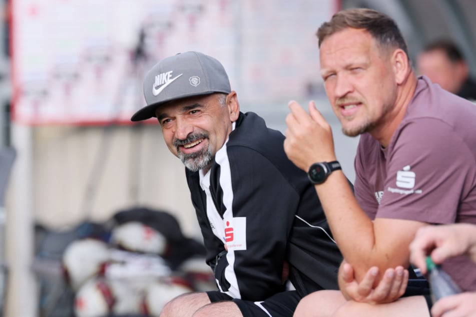 Ist bisher zufrieden mit der Vorbereitung: FCE-Trainer Kvicha Shubitidze (51, l.)