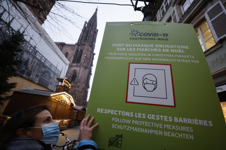 Der Weihnachtsmarkt in Straßburg findet (mit Maskenpflicht) statt.