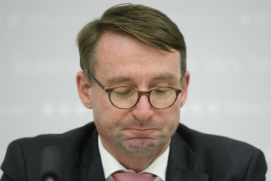 Schon länger soll Innenminister Roland Wöller (CDU) vom illegalen Verkauf sichergestellter Fahrräder gewusst haben.