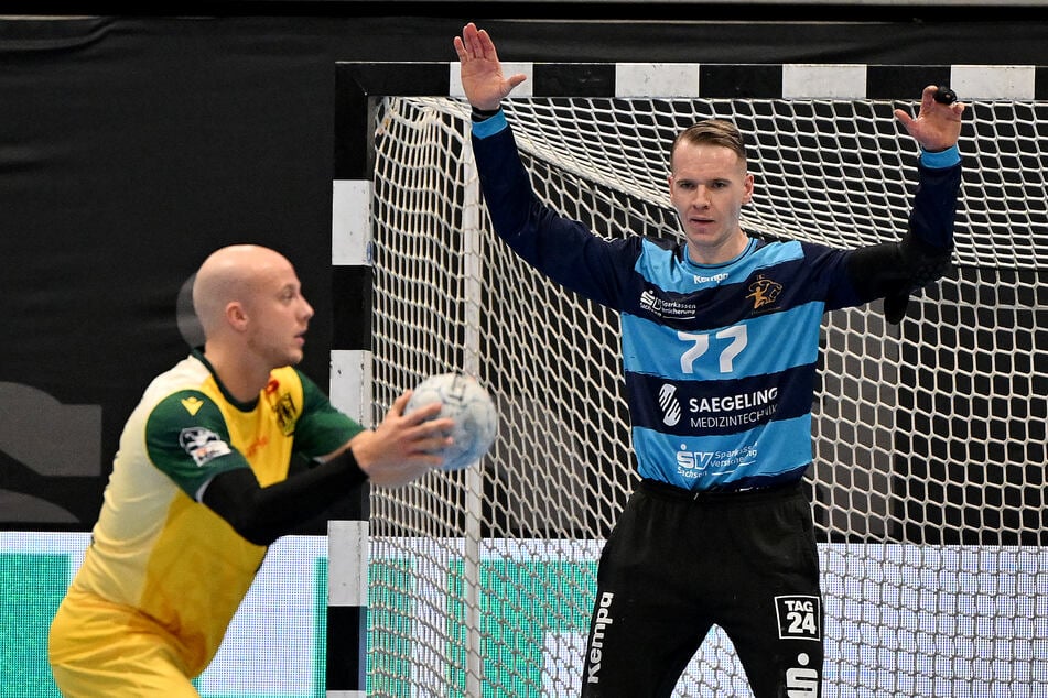 Sogar ein gehaltener Siebenmeter war unter den acht Paraden von Robin Cantegrel (30, r.) beim 37:36-Auswärtssieg in Hagen.
