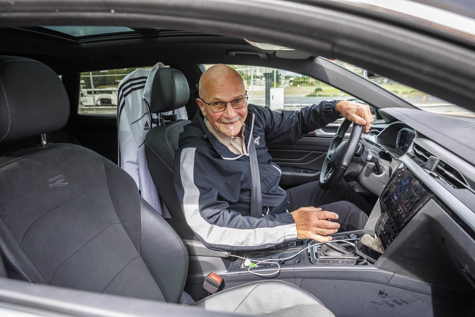 Zufälle gibt's! Wolfram Richter feiert heute seinen 68. Geburtstag und fuhr als Erster über das freigegebene Terrassenufer.