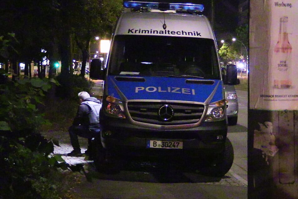 Berlin: Blutiger Streit: Männer gehen mit Messern aufeinander los