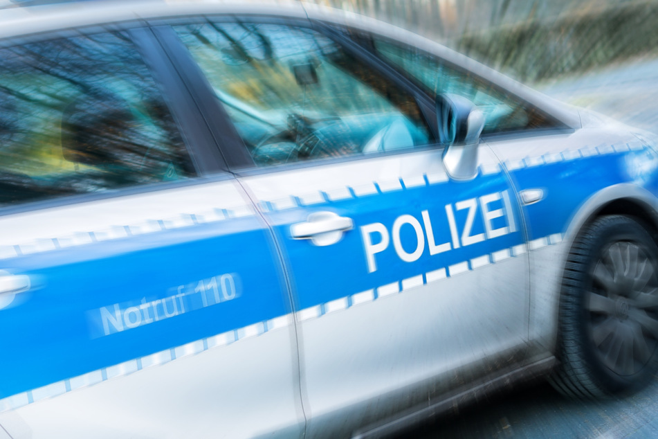 Die Jugendlichen, die zwei Autos gestohlen hatten, wurden nach einer wilden Verfolgungsjagd nahe Leipzig aufgegriffen. (Symbolbild)