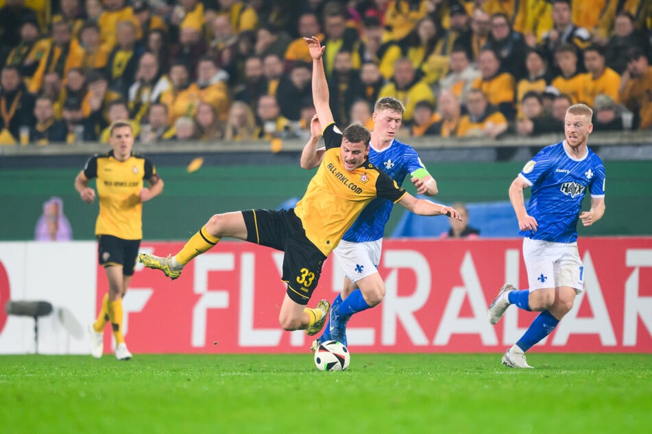 Christoph Daferner (l.) kam in der ersten Hälfte einige Male gefährlich vor das Darmstädter Tor.