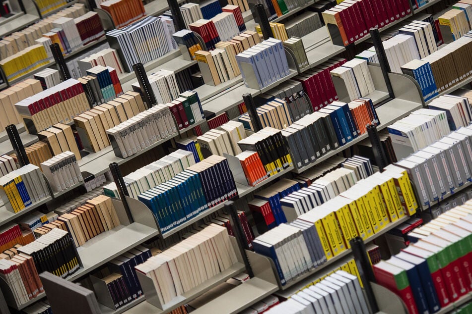 In der Düsseldorfer Uni-Bibliothek könnten mit Arsen verunreinigte Bücher stehen.