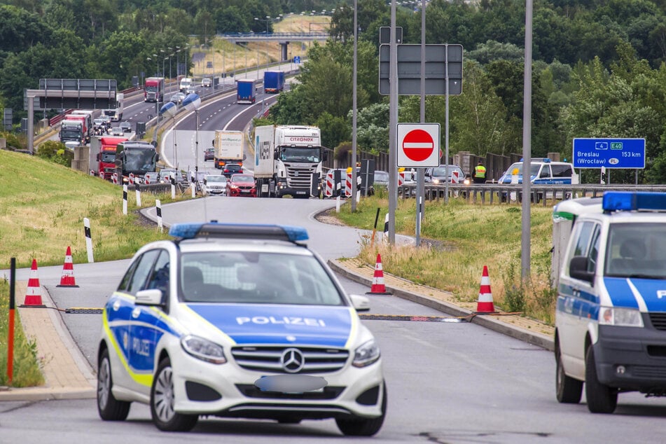 Am Grenzübergang Ludwigsdorf auf der A4 landeten die Beamten 30 Fahndungstreffer. (Archivfoto)