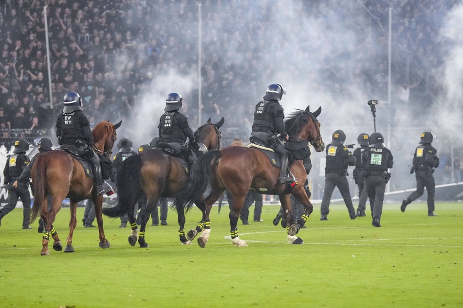 DFB-Pokal: Eintracht feiert Elf-Tore-Party, Last-Minute-Drama nach Chaos-Szenen im Südwestderby