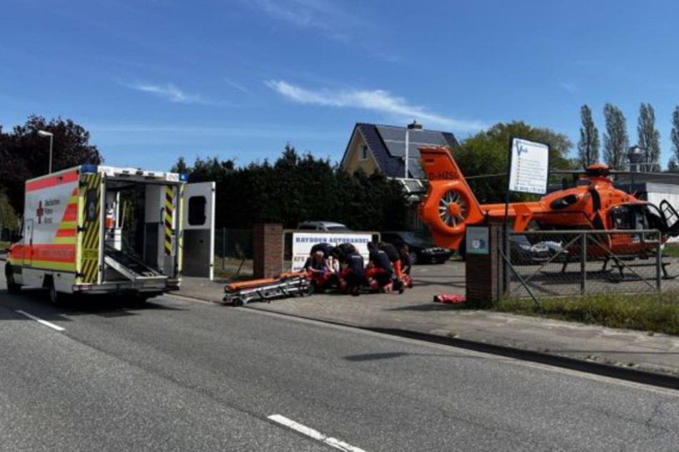 Ein 57-jähriger Mann ist am Dienstag in Buxtehude von einem Lkw erfasst und lebensgefährlich verletzt worden. Er verstarb später im Krankenhaus.