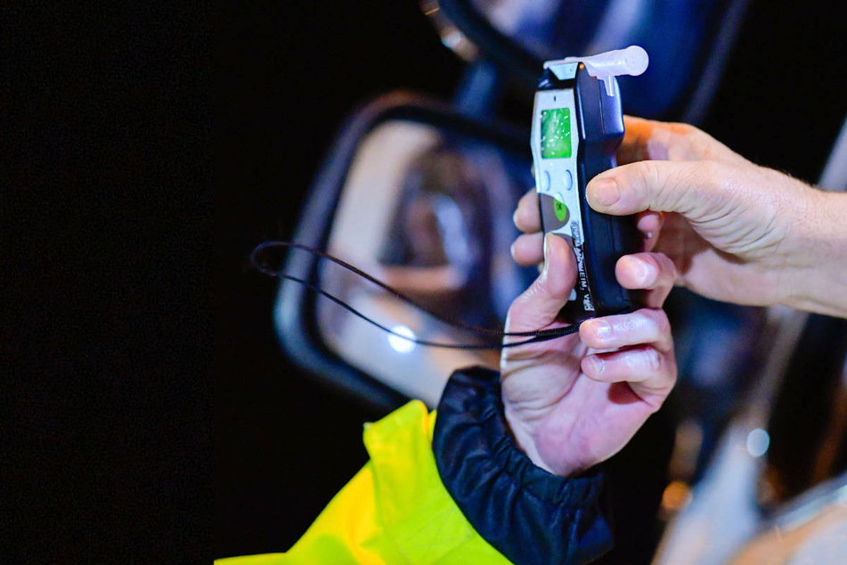 4,3 Promille zeigte der Atemalkoholtest bei dem 36-jährigen Laster-Fahrer an (Symbolbild).