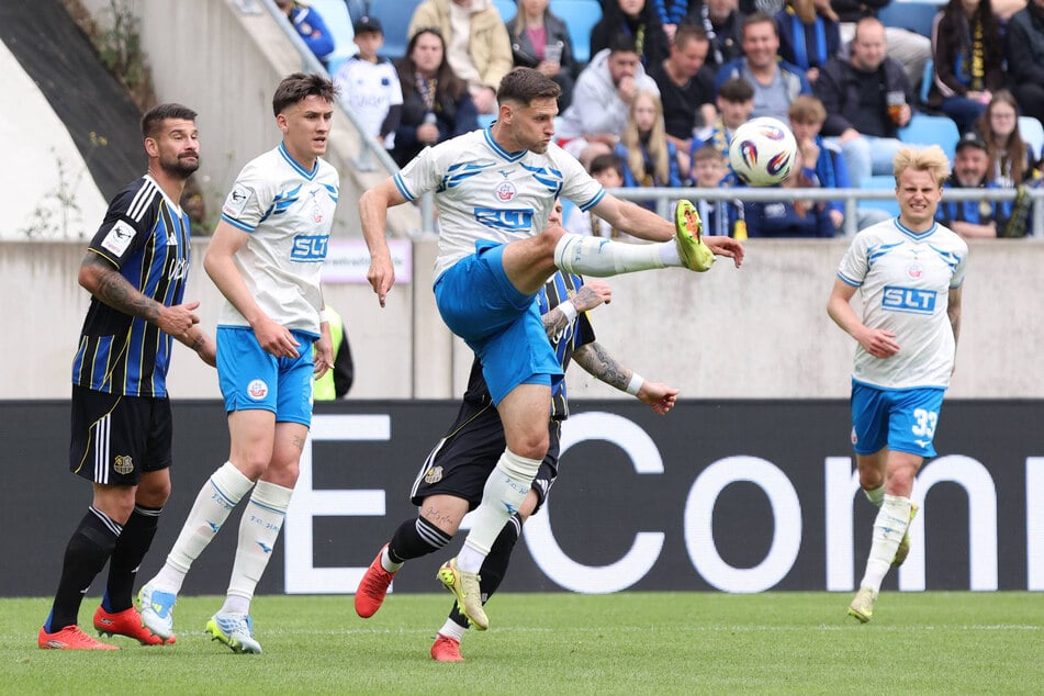 Hansa Rostock hatte die Partie zum Abschluss der Saison im Saarland mit 4:3 gewonnen. Doch das Sportliche trat am Ende völlig in den Hintergrund.