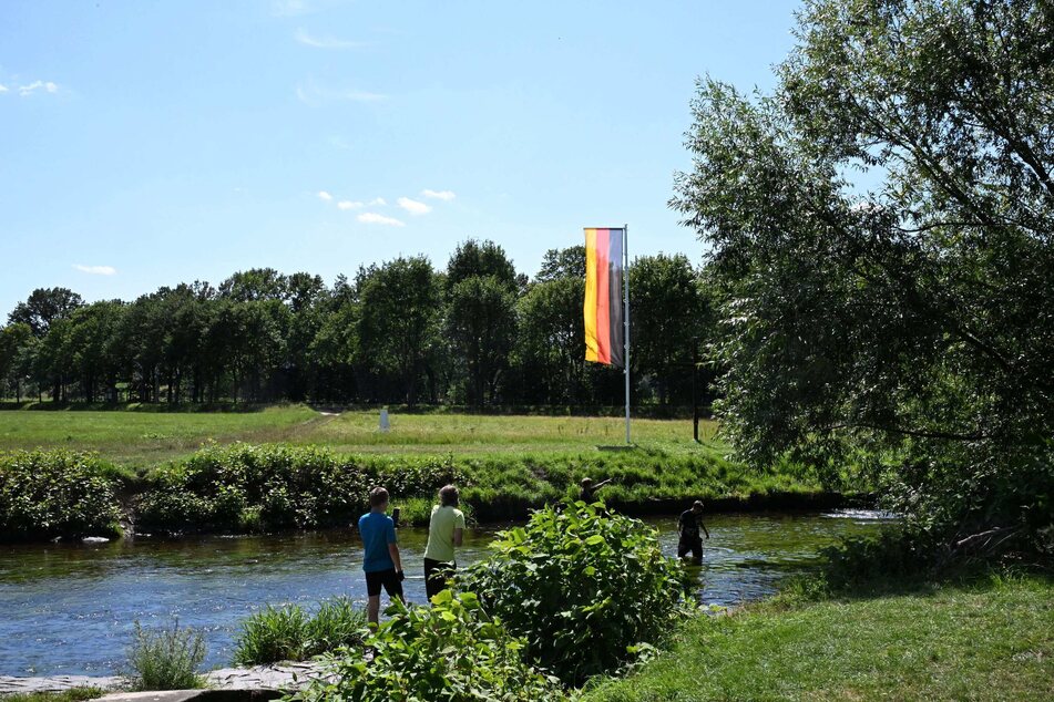 In den Mittagsstunden entdeckte ein Angler die schwere Granate in der Neiße.